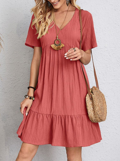 Robe légère à encolure V, manches courtes et volants